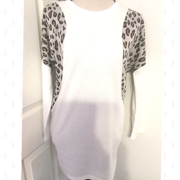 ❌DONATED❌White Contrast Leopard Panel Sleeve Tunic Top - Picture 4 of 9